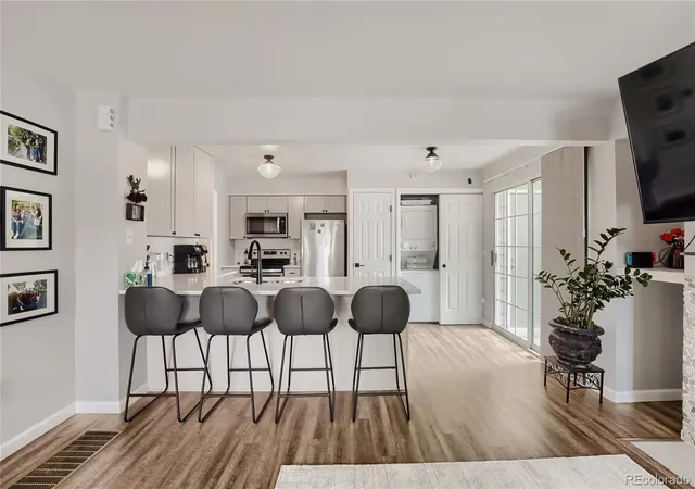 3rd image of 4094 S Carson St, Aurora, CO 80014