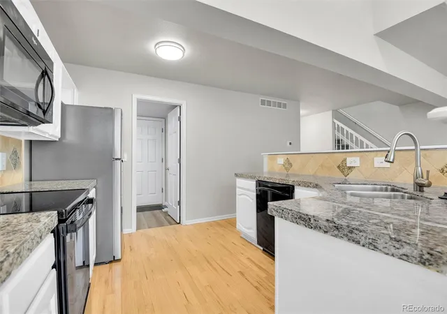 Listing Photo 5 - Condo for sale in building located at 5283 Union Ct, Arvada, CO 80002 - Unit #8