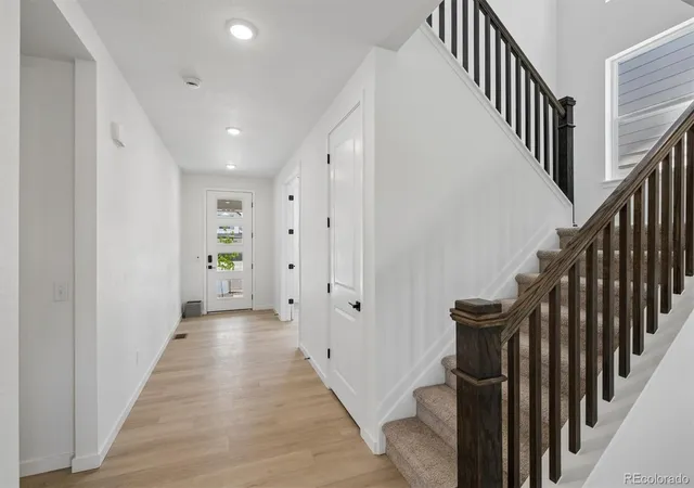 3rd image of 25294 E Warren Pl, Aurora, CO 80018 | MLS# 6932143