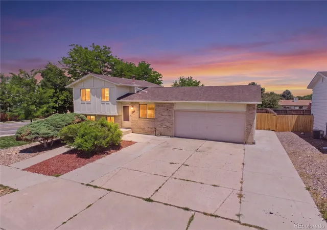 1st image of 904 S Uravan St, Aurora, CO 80017 | MLS# 5783588