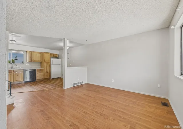 2nd image of 904 S Uravan St, Aurora, CO 80017 | MLS# 5783588