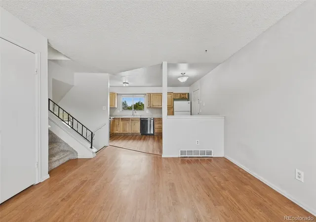 3rd image of 904 S Uravan St, Aurora, CO 80017 | MLS# 5783588