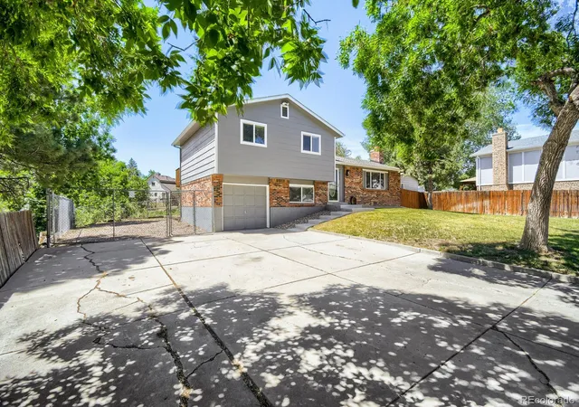 Photo 2 of Single family home for sale at 9320 W Burgundy Ave, Littleton, CO 80123 | MLS# 4017586 | Listing updated on 2026-08-27