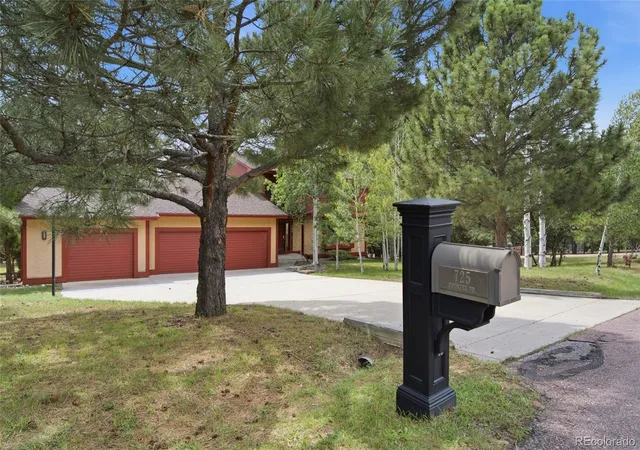 Photo 2 of Single family home for sale at 725 Country Dr, Monument, CO 80132 | MLS# 3962165 | Listing updated on 2026-08-20