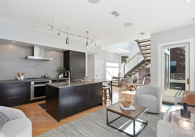 Listing Photo 2 - Condo for sale in building located at 2336 Spruce St, Boulder, CO 80302 - Unit #E