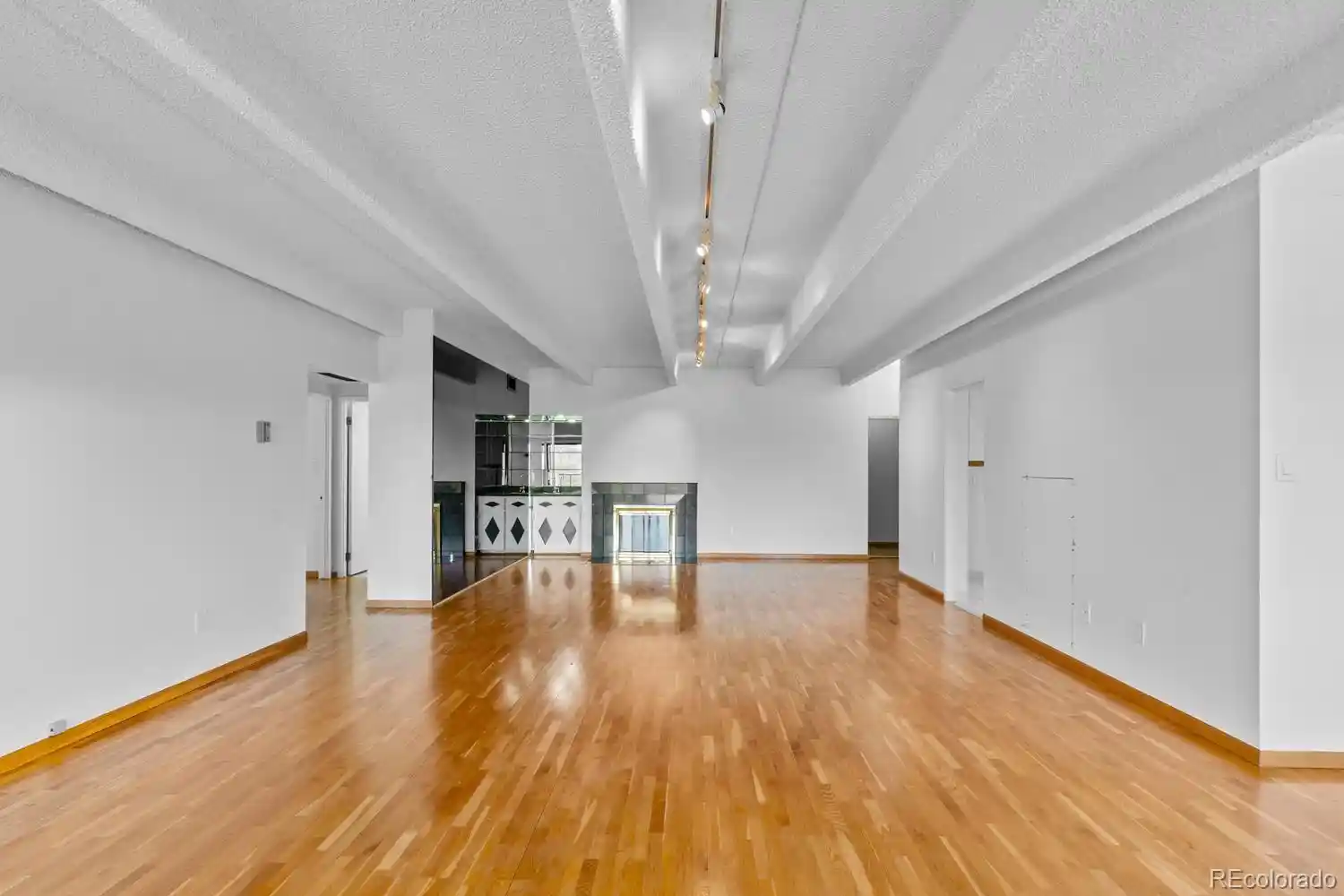 Listing Photo 2 - Condo for sale in 7877 E Mississippi Ave located at 7877 E Mississippi Ave, Denver, CO 80247 - Unit #402