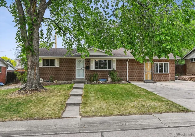 Homes for sale in Lakewood, CO | 1373 S Cape Wy, Lakewood, CO 80232 | MLS# 4237501