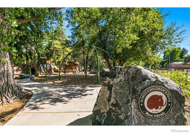 Homes for sale in Niwot, CO | 7911 Countryside Drive, Niwot, CO 80503 | Houzeo