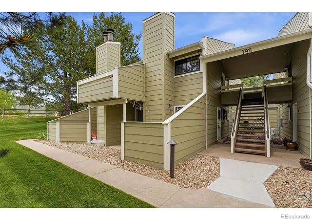 Homes for sale in Longmont, CO | 7911 Countryside Dr, Longmont, CO 80503