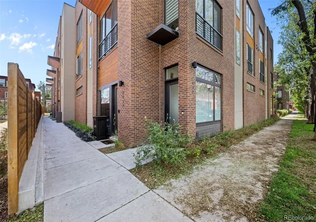 Photo 2 of Townhouse for sale at 2438 N Washington St, Denver, CO 80205 | MLS# 8930464 | Listing updated on 2026-09-18
