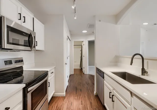 4th image of 5255 Memphis St #1222, Denver, CO 80239 | MLS# 9840860