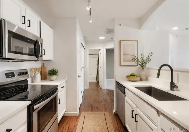 3rd image of 5255 Memphis St #1222, Denver, CO 80239 | MLS# 9840860