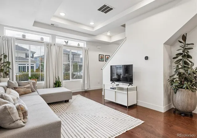 Photo 4 of Single family home for sale at 221 S Oak Hl St, Aurora, CO 80018 | MLS# 3481851 | Listing updated on 2026-10-10