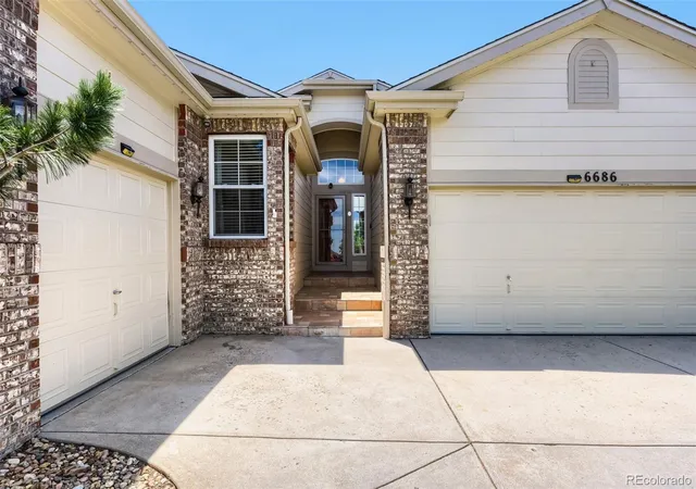 3rd image of 6686 Solana Dr, Castle Pines, CO 80108 | MLS# 3955656