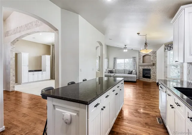 5th image of 6686 Solana Dr, Castle Pines, CO 80108 | MLS# 3955656