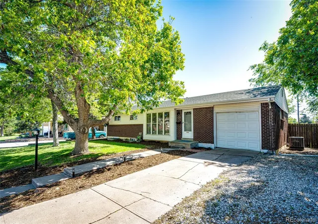 Photo 2 of Single family home for sale at 6724 S Ash Way, Centennial, CO 80122 | MLS# 8186607 | Listing updated on 2026-08-15