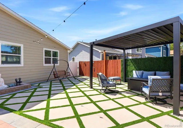Photo 3 of Townhouse for sale at 1864 Mount Sneffels St, Longmont, CO 80504 | MLS# IR1061090 | Listing updated on 2026-09-08