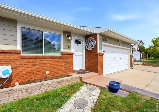 Photo 2 of Townhouse for sale at 1864 Mount Sneffels St, Longmont, CO 80504 | MLS# IR1061090 | Listing updated on 2026-09-08
