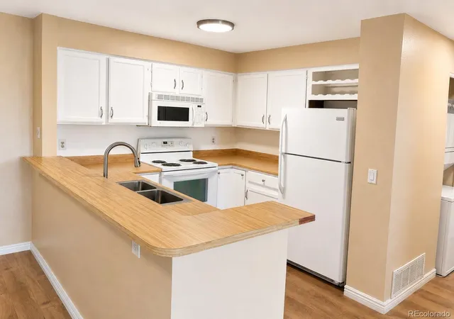 Listing Photo 4 - Condo for sale in building located at 4480 S Pitkin St, Aurora, CO 80015 - Unit #127