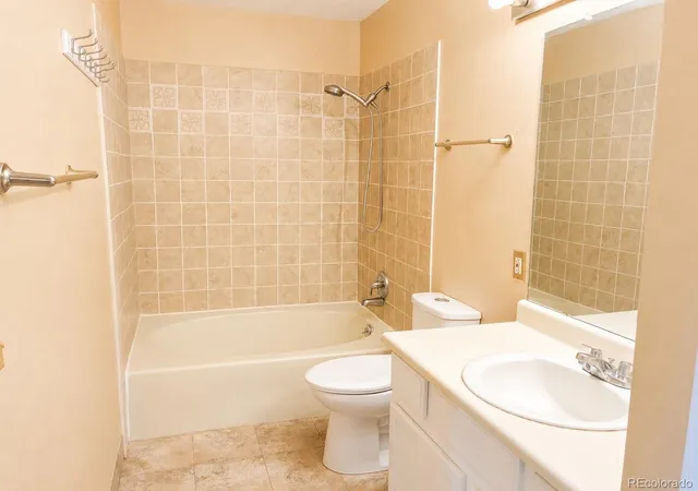 Listing Photo 5 - Condo for sale in building located at 4480 S Pitkin St, Aurora, CO 80015 - Unit #127