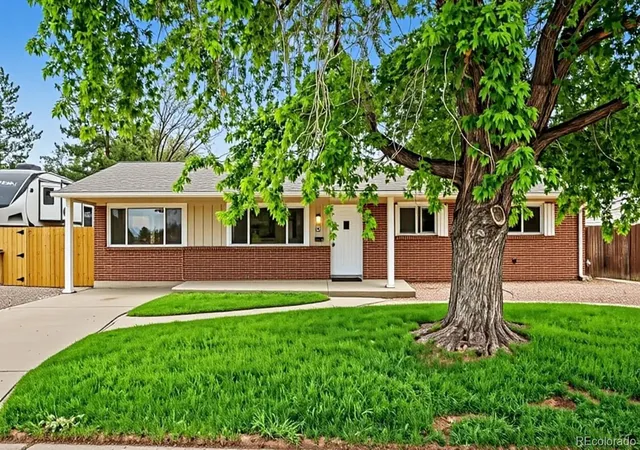 3rd image of 930 Hemlock Wy, Broomfield, CO 80020 | MLS# 4737468