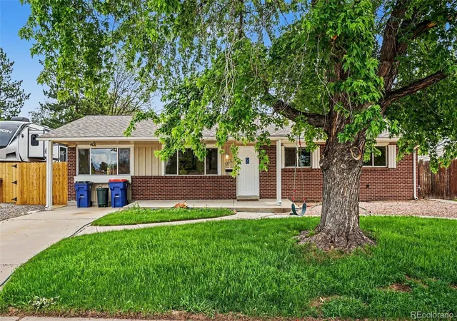 2nd image of 930 Hemlock Wy, Broomfield, CO 80020 | MLS# 4737468