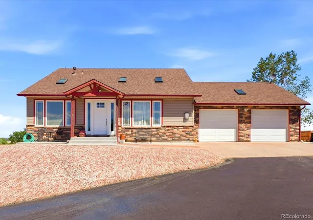 Photo 3 of Single family home for sale at 17050 Eagle St, Fort Lupton, CO 80621 | MLS# 4854138 | Listing updated on 2026-06-19