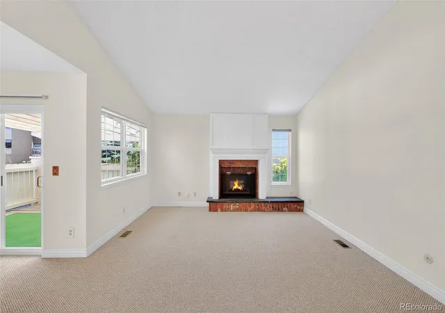 Listing Photo 5 - Condo for sale in building located at 13930 E Linvale Pl, Aurora, CO 80014