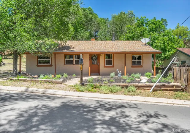 Photo 2 of Single family home for sale at 344 Plainview Pl, Manitou Springs, CO 80829 | MLS# 2886614 | Listing updated on 2026-09-02