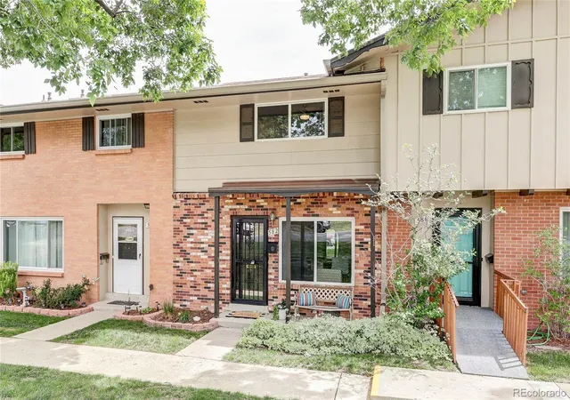 Condo for sale at 582 S Xenon Ct, Lakewood, CO 80228 | MLS# 2457451