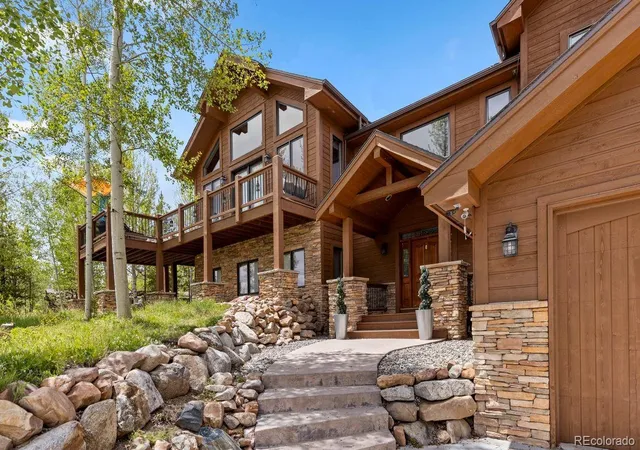 Photo 2 of Single family home for sale at 221 Kings Ct, Silverthorne, CO 80498 | MLS# 8545054 | Listing updated on 2026-08-04