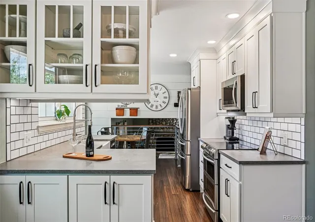 Photo 3 of Single family home for sale at 5873 W Maplewood Dr, Littleton, CO 80123 | MLS# 3110895 | Listing updated on 2026-09-30