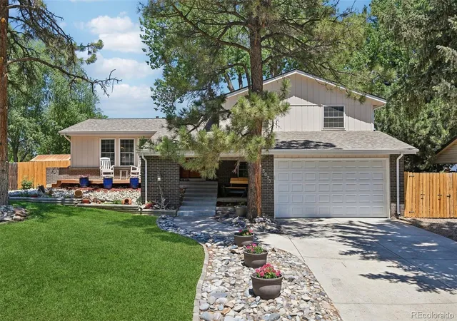 Photo 4 of Single family home for sale at 5873 W Maplewood Dr, Littleton, CO 80123 | MLS# 3110895 | Listing updated on 2026-09-30