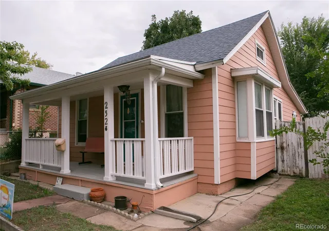 Photo 2 of Single family home for sale at 2528 Eaton St, Edgewater, CO 80214 | MLS# 5198412 | Listing updated on 2026-09-21