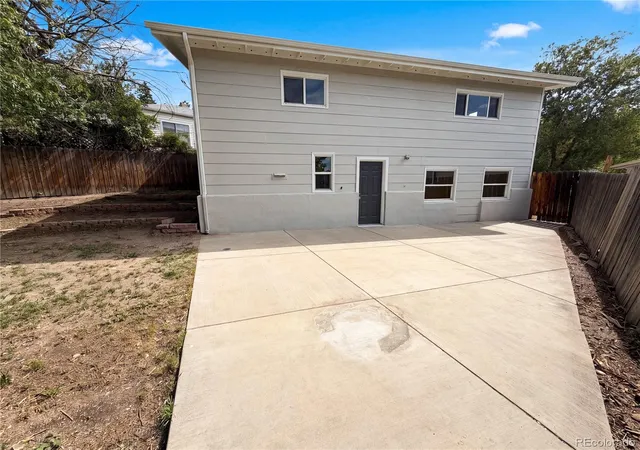 Photo 4 of Single family home for sale at 519 N Gilbert St, Castle Rock, CO 80104 | MLS# 7333948 | Listing updated on 2026-10-11