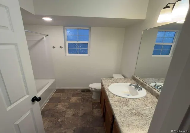 Photo 4 of Single family home for sale at 4532 N Quemoy St, Aurora, CO 80019 | MLS# 8110711 | Listing updated on 2026-08-08