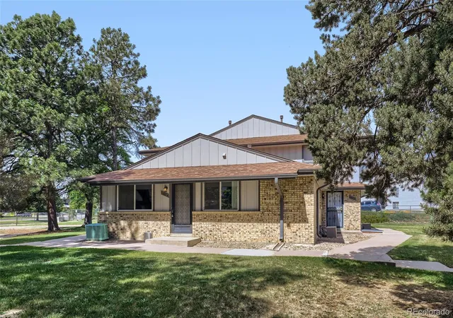 2nd image of 1162 S Eagle Cir #A, Aurora, CO 80012 | MLS# 3007603