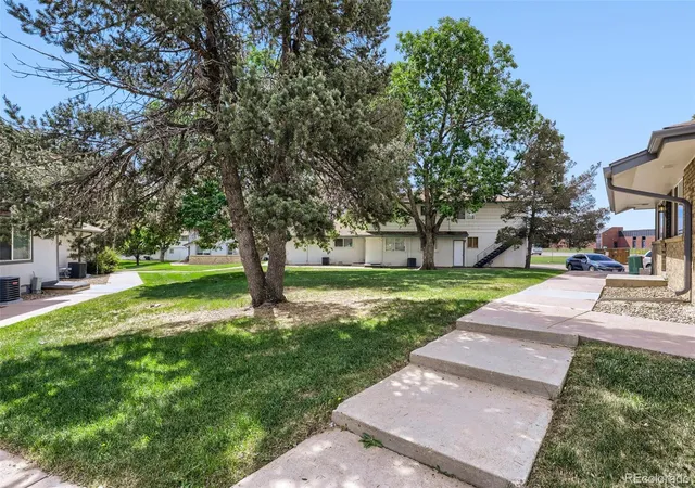 2nd image of 1162 S Eagle Cir, Aurora, CO 80012