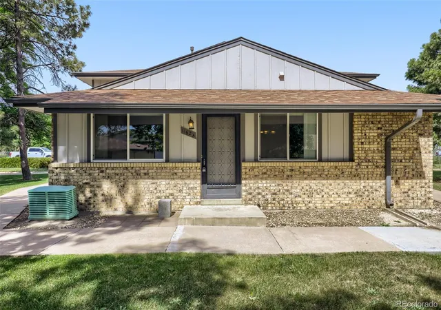 3rd image of 1162 S Eagle Cir #A, Aurora, CO 80012 | MLS# 3007603