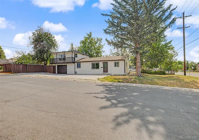 Photo 3 of Single family home for sale at 901 S Raleigh St, Denver, CO 80219 | MLS# 6129111 | Listing updated on 2026-08-22