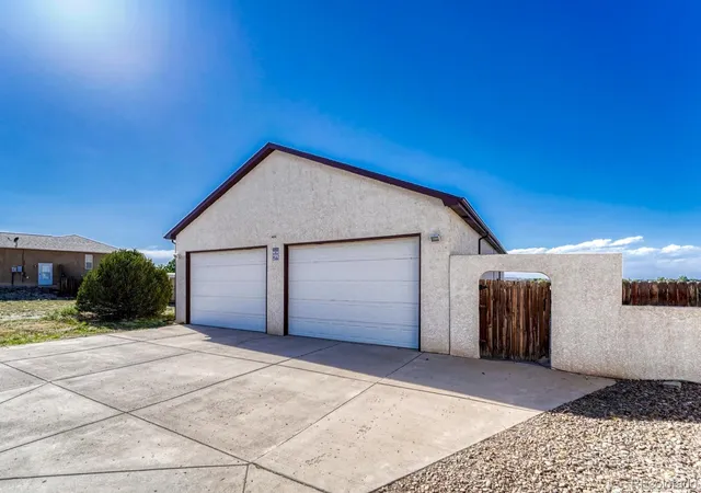 2nd image of 831 E Paseo Dorado Dr, Pueblo, CO 81007 | MLS# 4293703