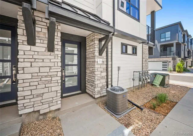 3rd image of 2062 S Holly St #1, Denver, CO 80222 | MLS# 4388496