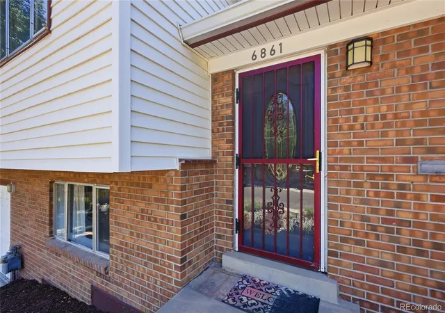 Photo 3 of Single family home for sale at 6861 S Washington St, Littleton, CO 80122 | MLS# 4513864 | Listing updated on 2026-09-12