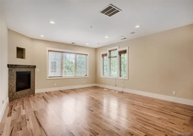 Photo 4 of Townhouse for sale at 930 S Pearl St #101, Denver, CO 80209 | MLS# 2871631 | Listing updated on 2026-08-27