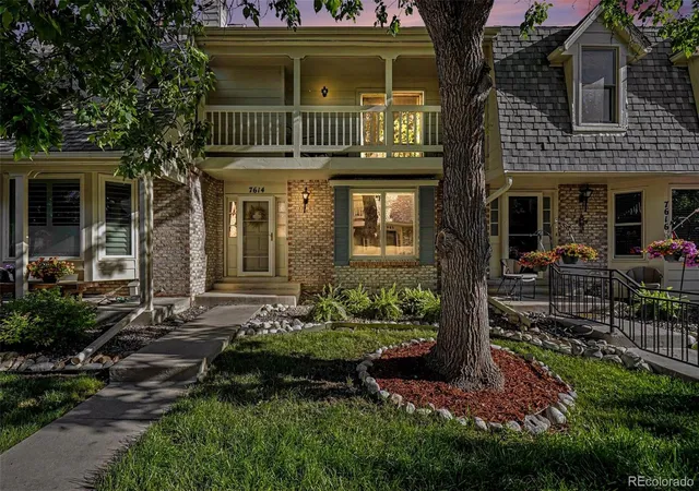 Townhouse for sale at 7614 S Cove Cir, Centennial, CO 80122 | MLS# 2725015