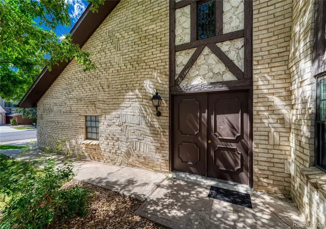 2nd image of 4250 S Olive St #202, Denver, CO 80237 | MLS# 2584634