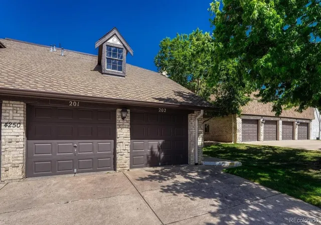 2nd image of 4250 S Olive St, Denver, CO 80237