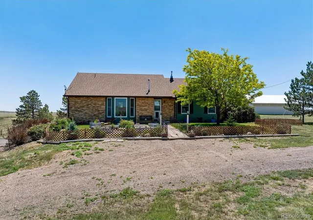 Photo 2 of Single family home for sale at 45412 Sun Country Dr, Elizabeth, CO 80107 | MLS# 7790462 | Listing updated on 2026-09-01