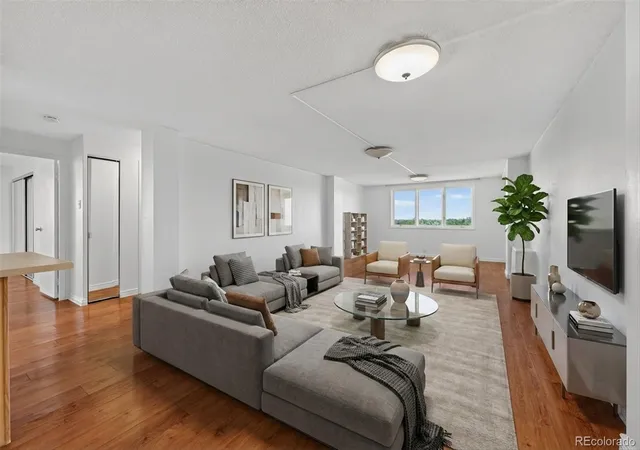 3rd image of 2225 Buchtel Blvd #1101, Denver, CO 80210 | MLS# 9814708