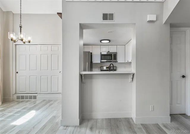 Listing Photo 5 - Condo for sale in building located at 8341 S Upham Wy, Littleton, CO 80128 - Unit #209